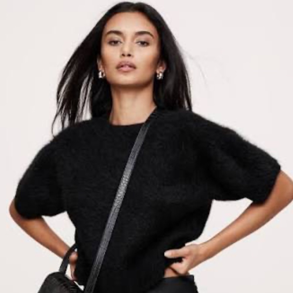 NWT Banana Republic Black Fuzzy Alpaca Blend Puff Sleeve Sweater Sz Small - Picture 2 of 5